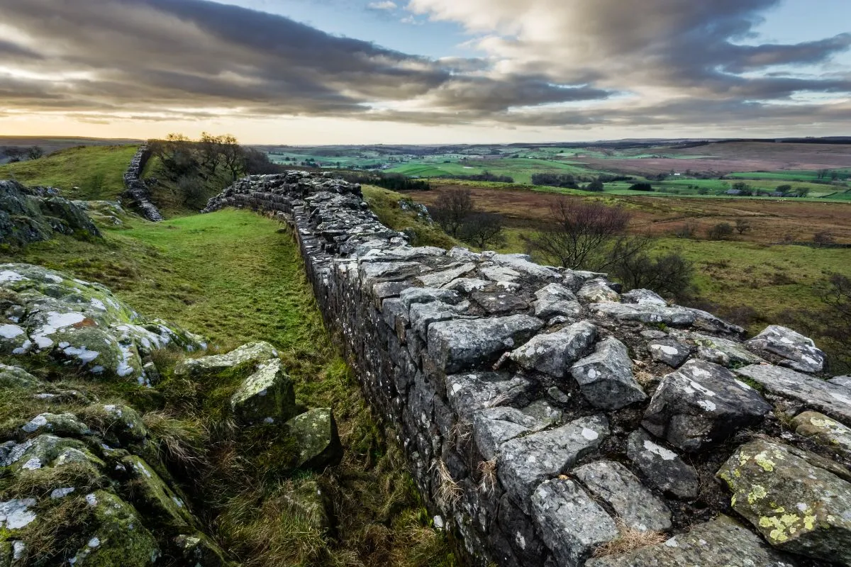 Der Hadrianswall bei Housesteads, einer der zwölf National Trails