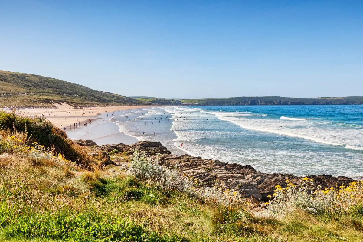 Der breite Sandstrand von Woolacombe an der Nordküste von Devon