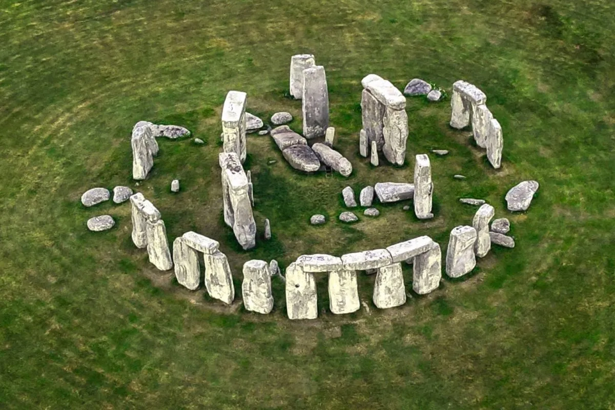 Der Steinkreis von Stonehenge in der Ebene von Salisbury