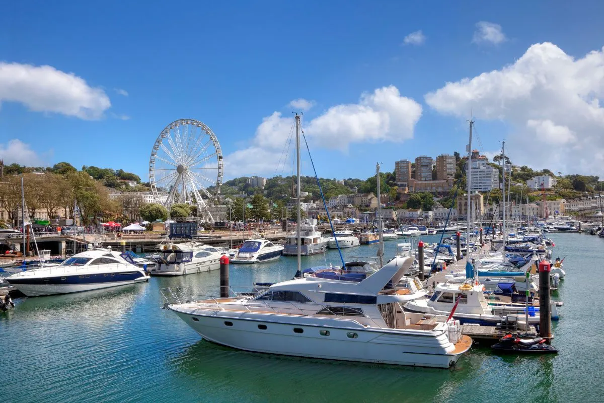Der Hafen von Torquay an der English Riviera